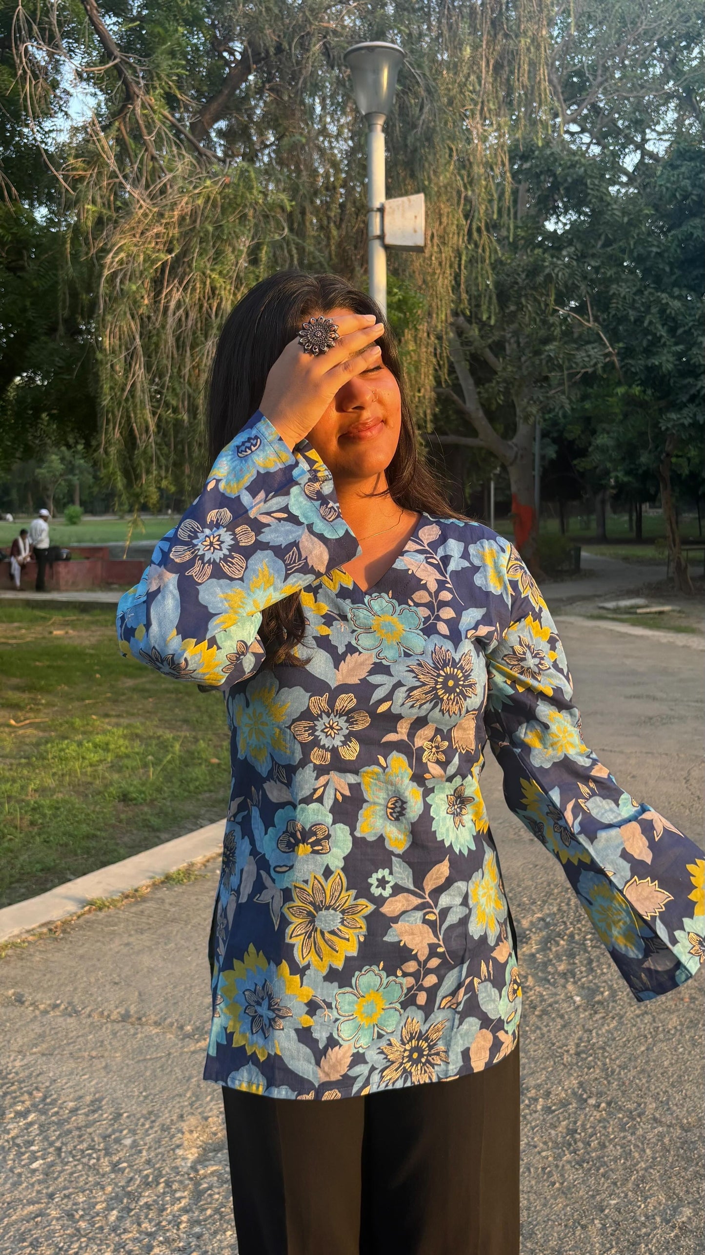 Bell Sleeves स्ट्रैट Top