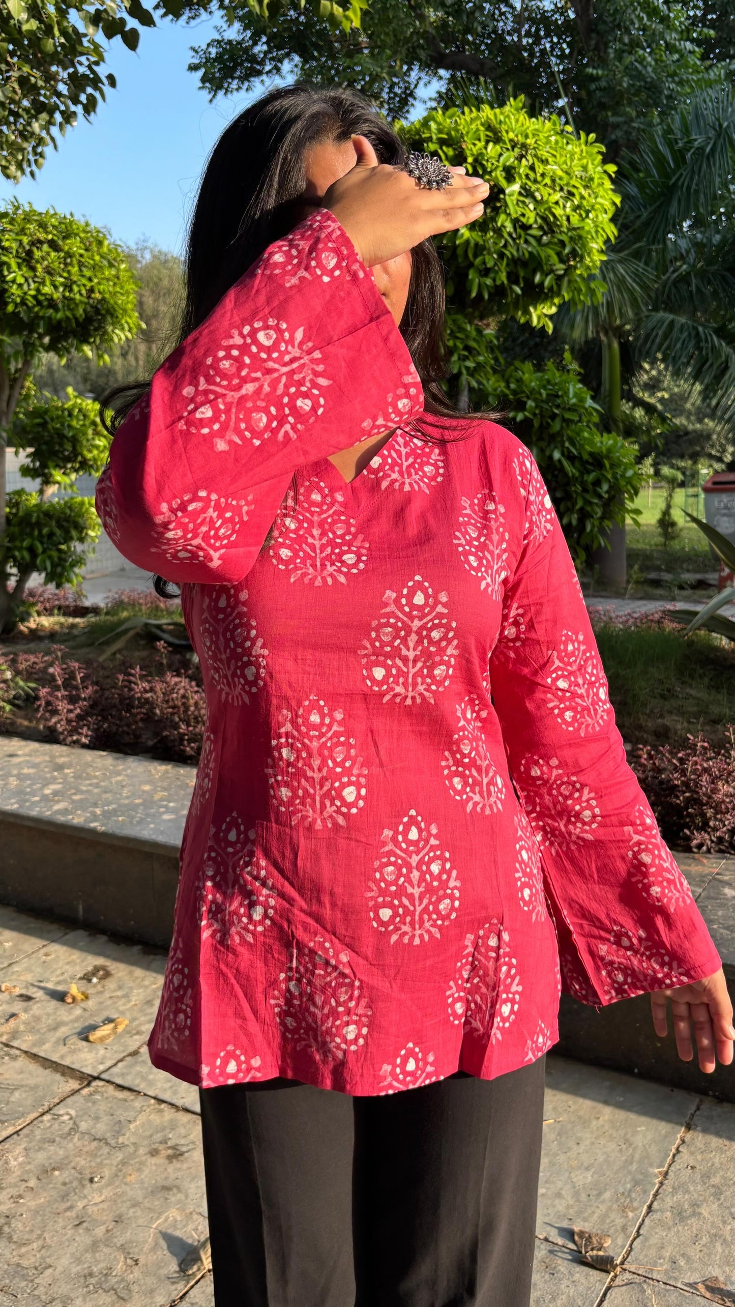 Bell Sleeves स्ट्रैट Top