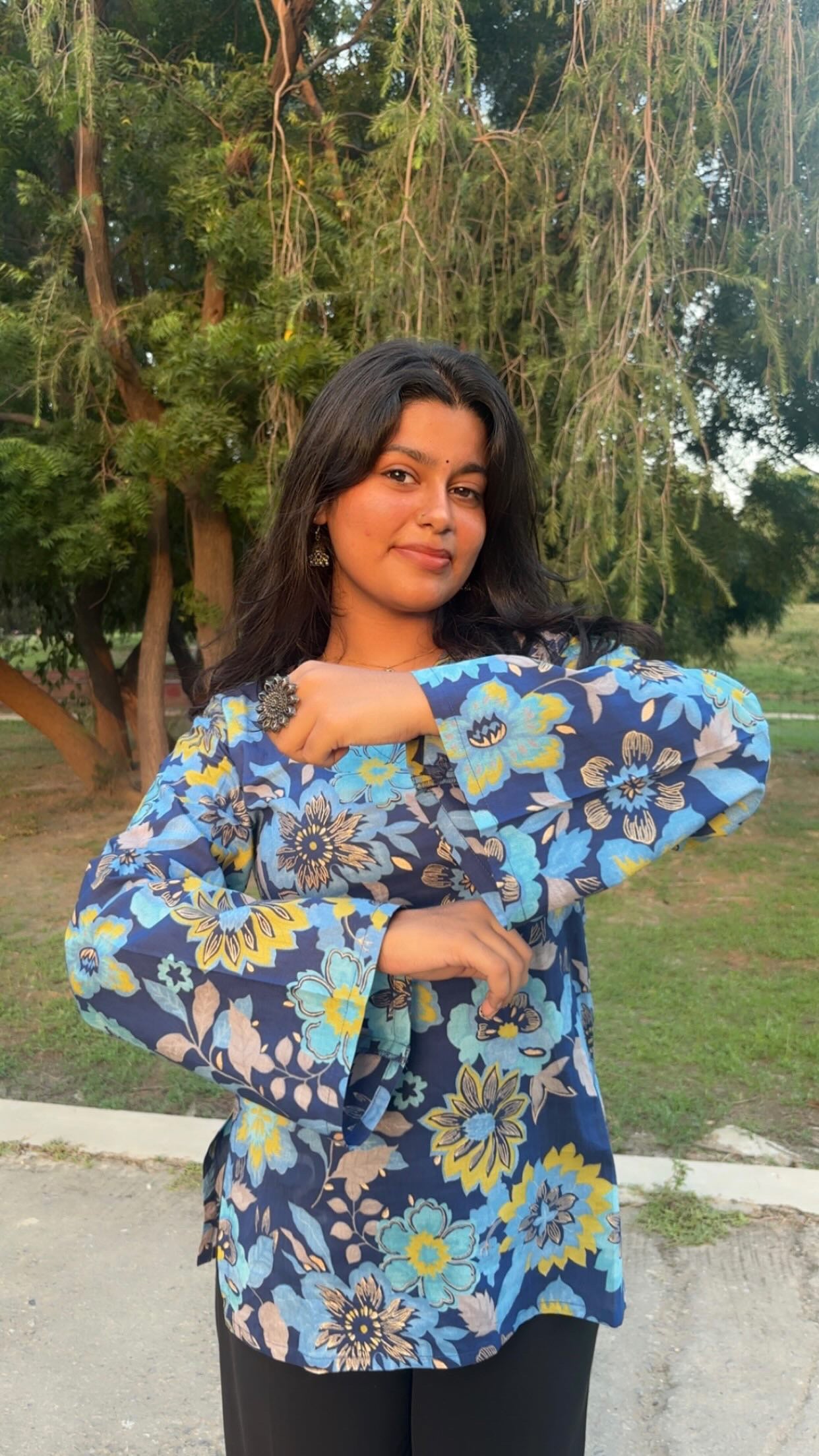 Bell Sleeves स्ट्रैट Top