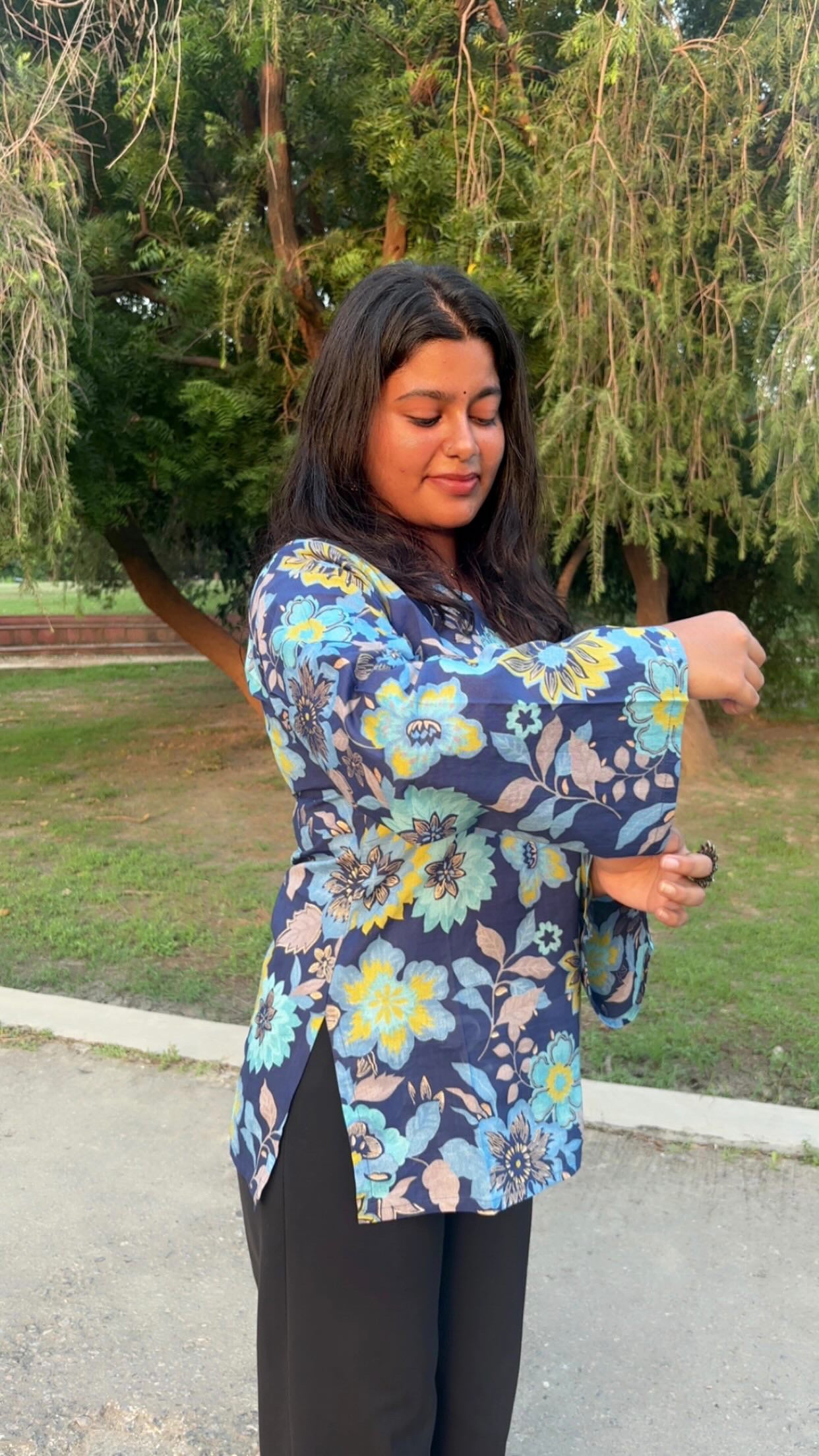 Bell Sleeves स्ट्रैट Top