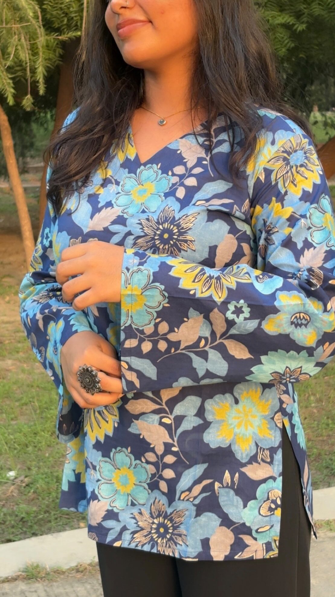 Bell Sleeves स्ट्रैट Top