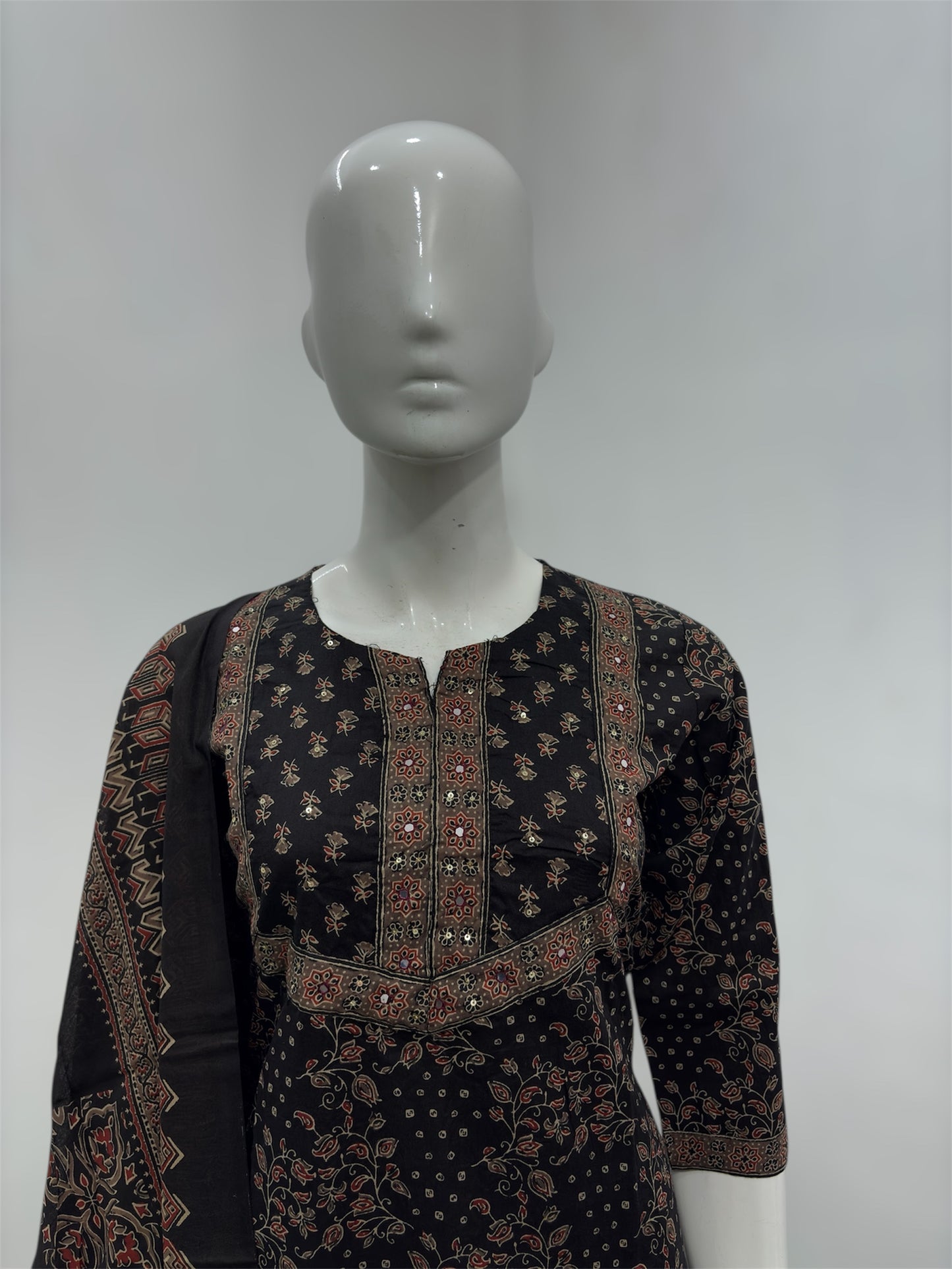 Floral Kurta set in black