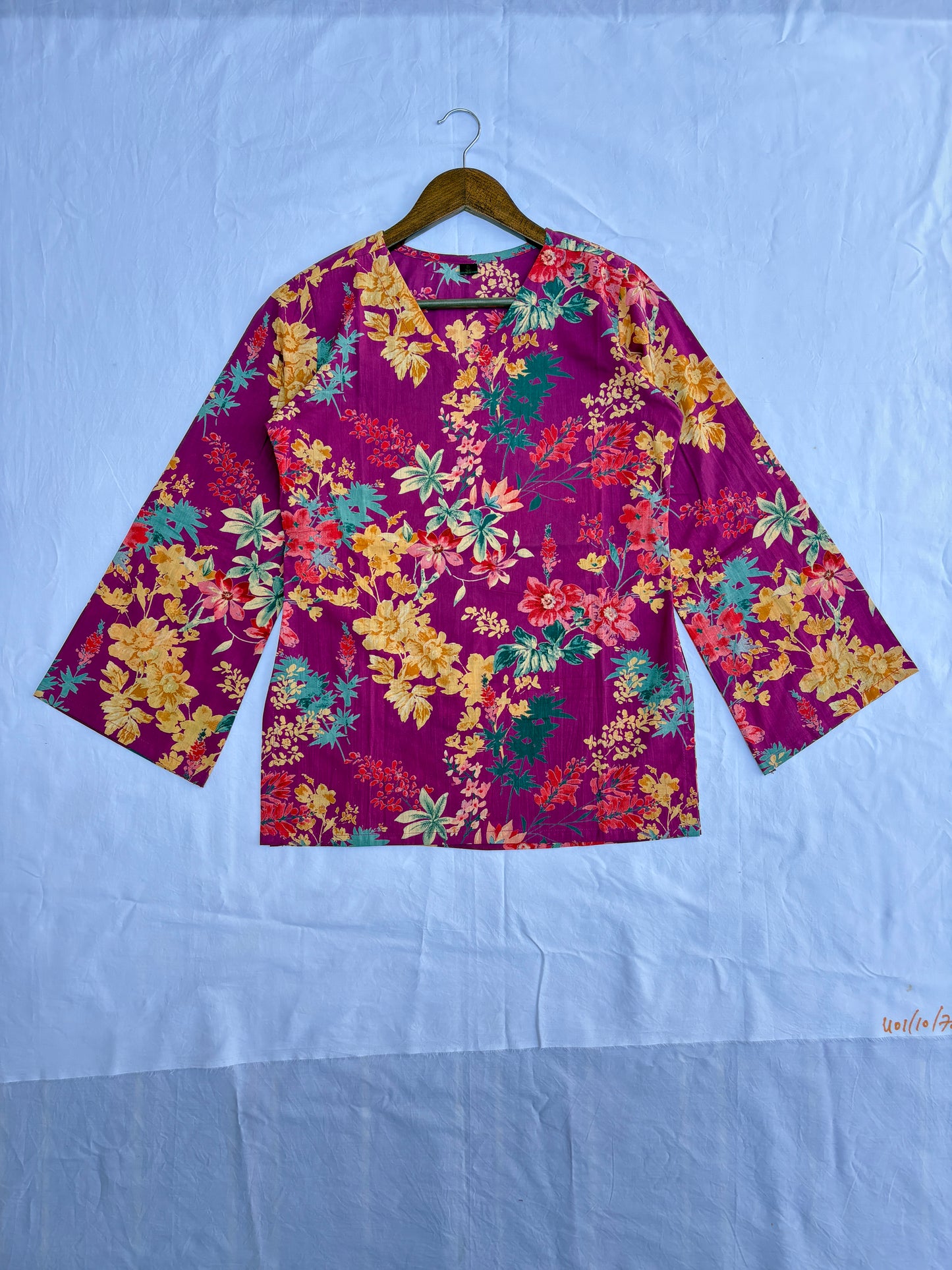 Bell Sleeves स्ट्रैट Top