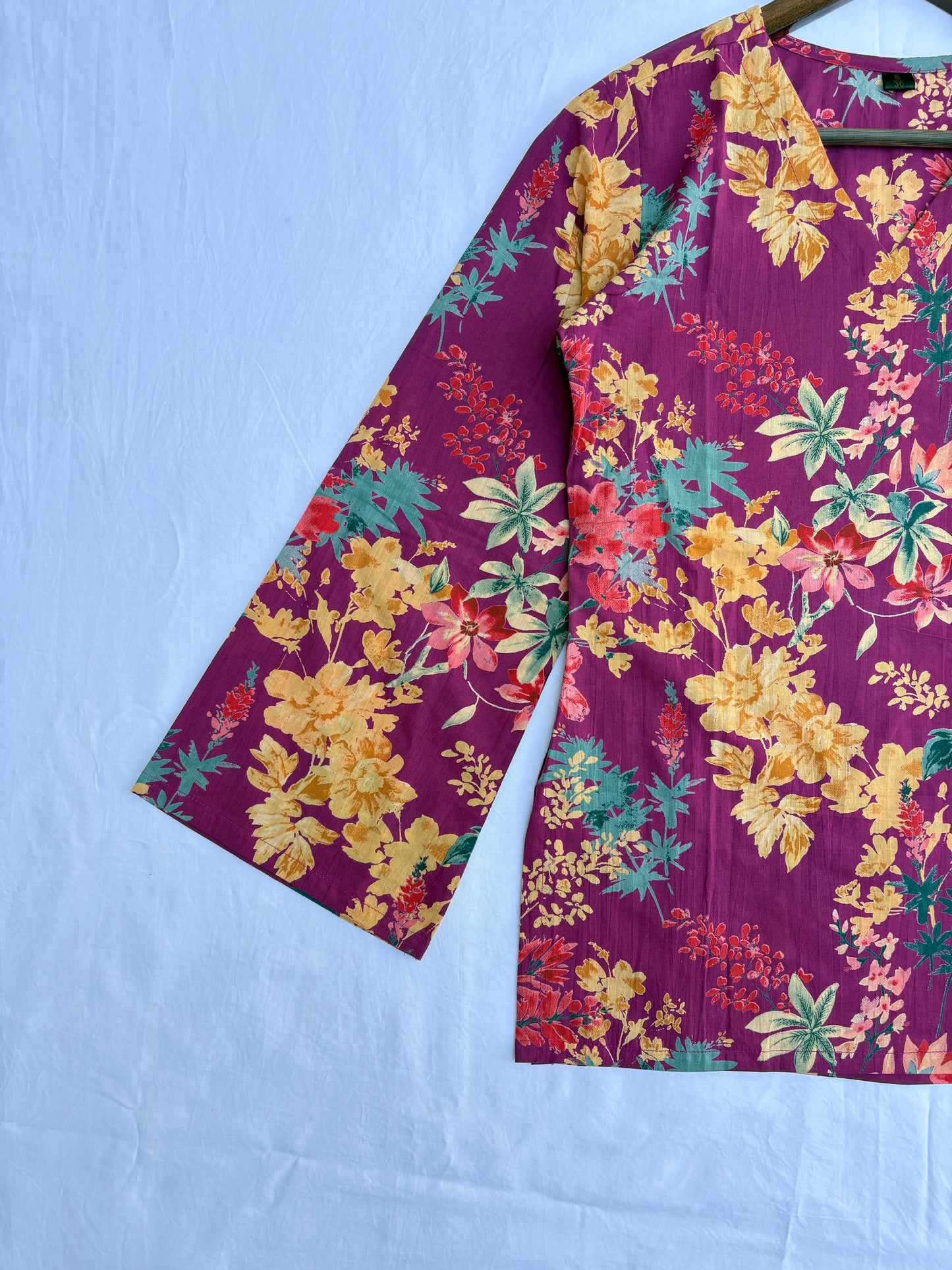 Bell Sleeves स्ट्रैट Top