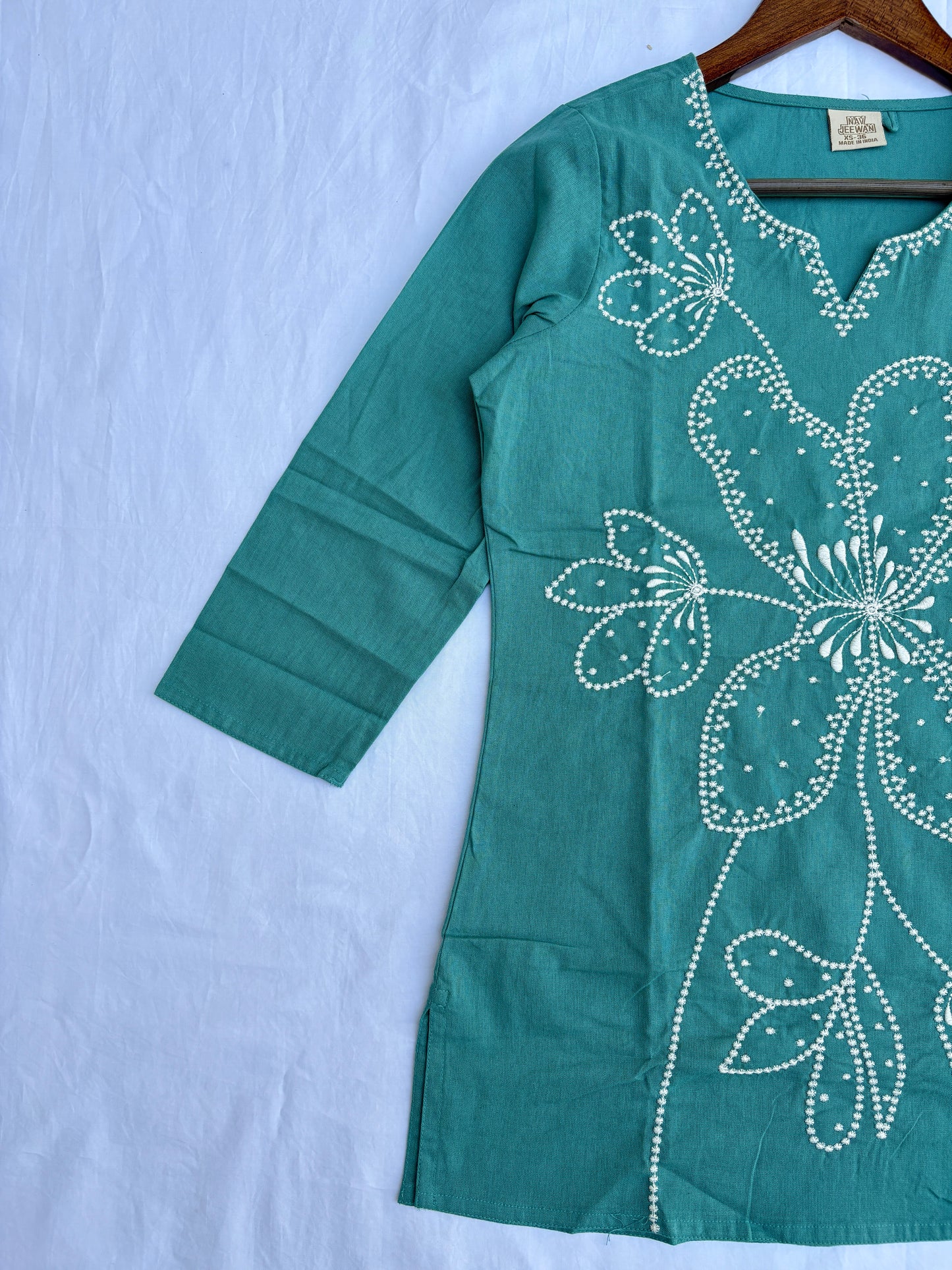 Short Straight Embrorided Top