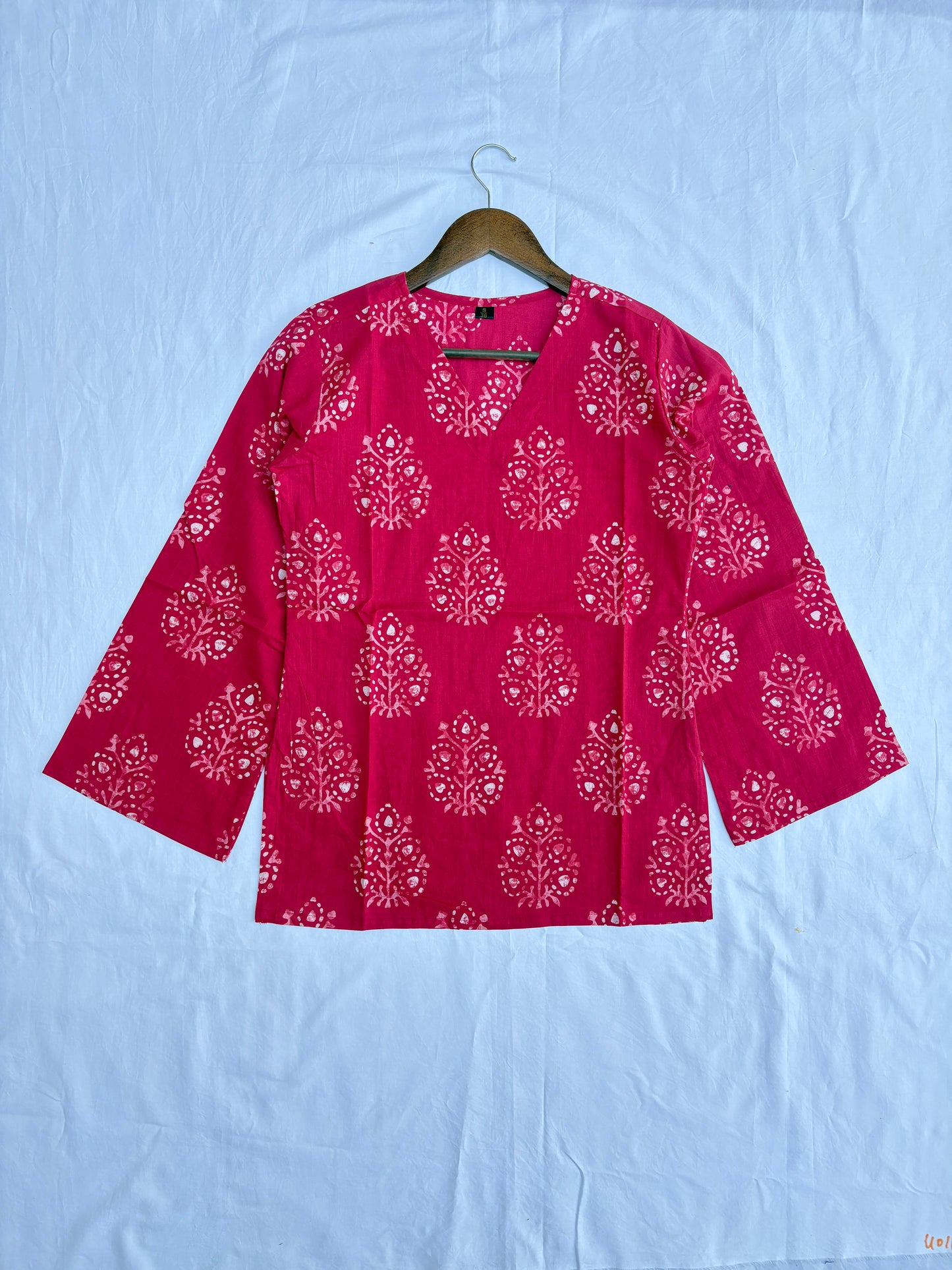 Bell Sleeves स्ट्रैट Top