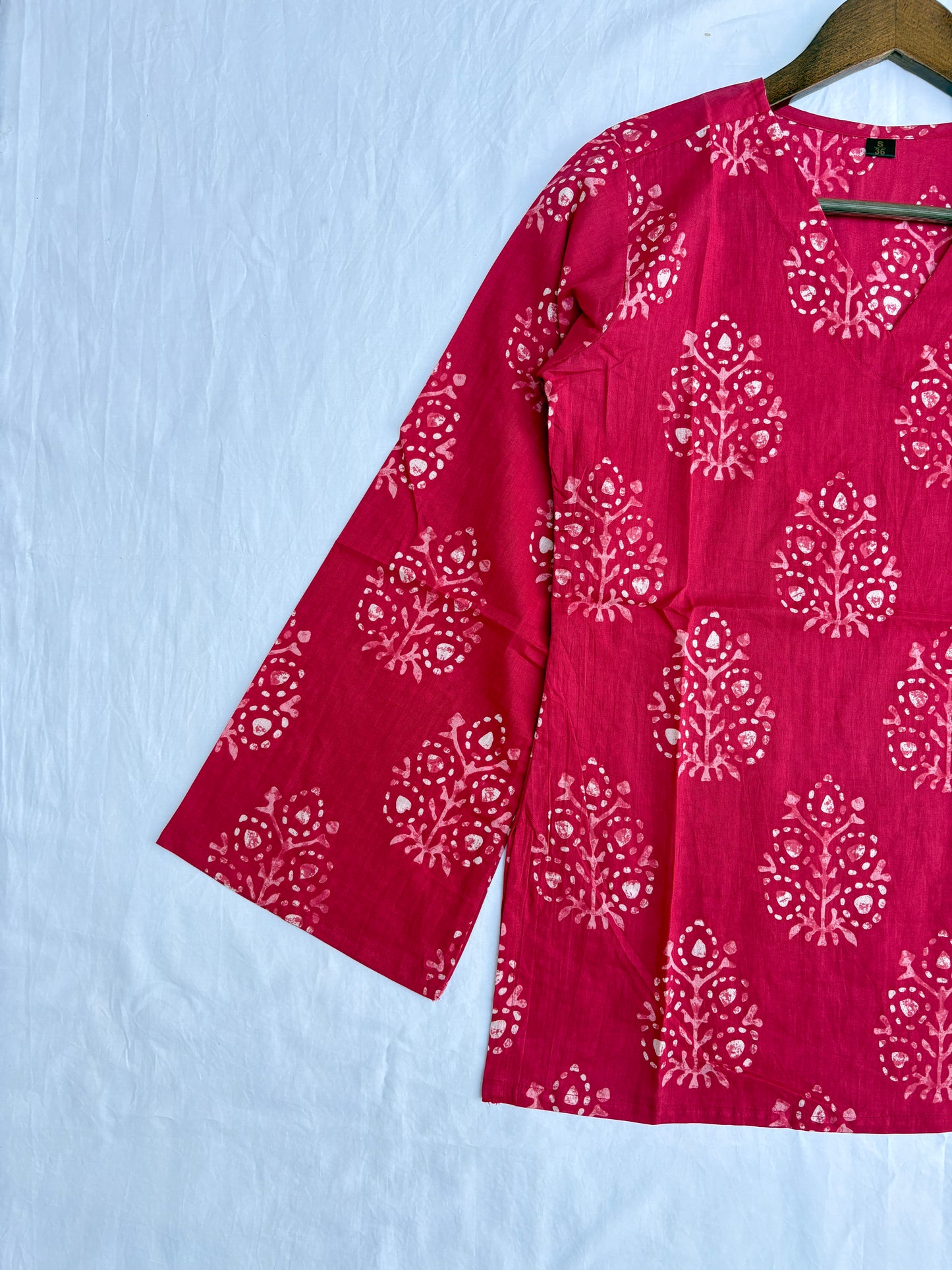 Bell Sleeves स्ट्रैट Top