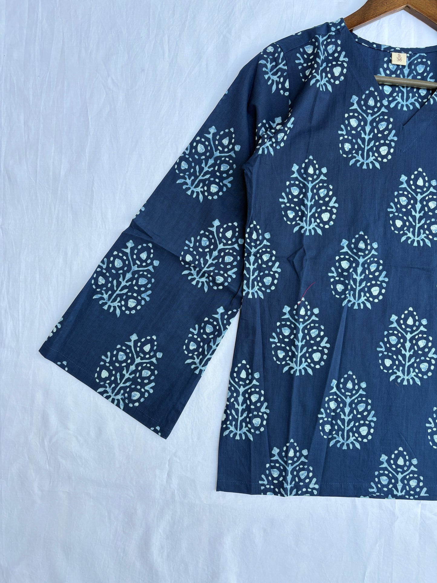 Bell Sleeves स्ट्रैट Top