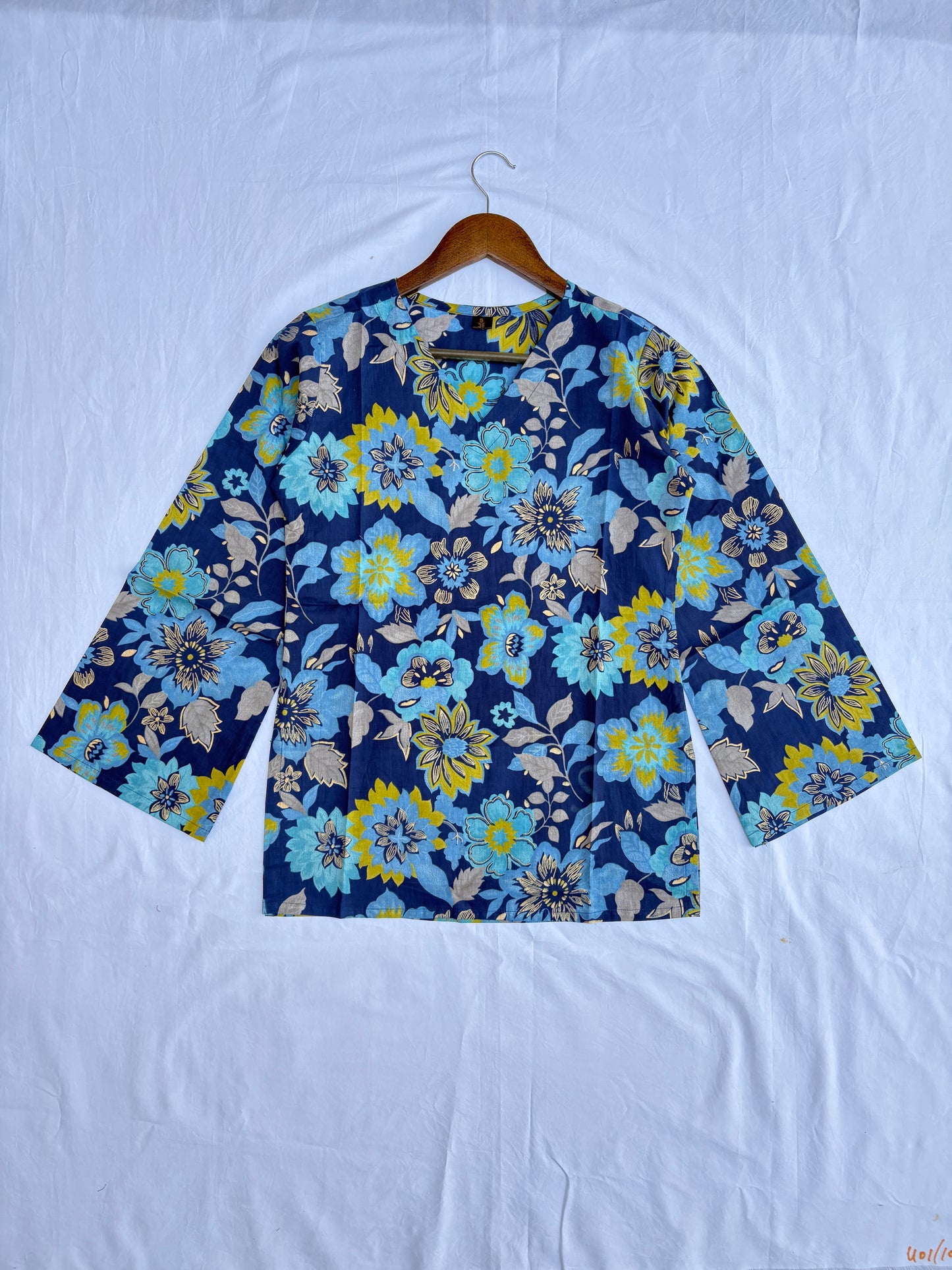 Bell Sleeves स्ट्रैट Top