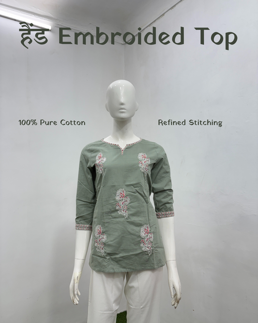 Short Straight Embrorided Top