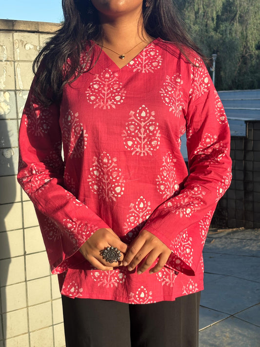 Bell Sleeves स्ट्रैट Top