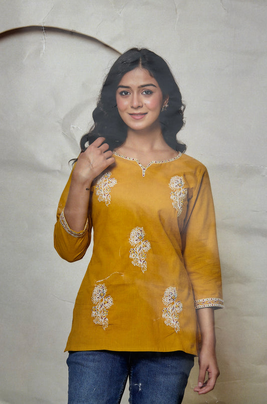 Short Straight Embrorided Top