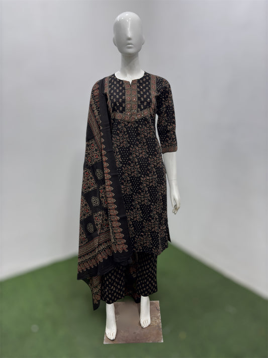 Floral Kurta set in black