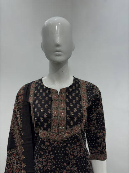 Floral Kurta set in black