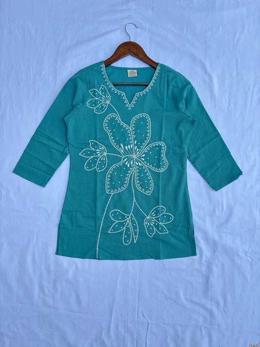 Short Straight Embrorided Top