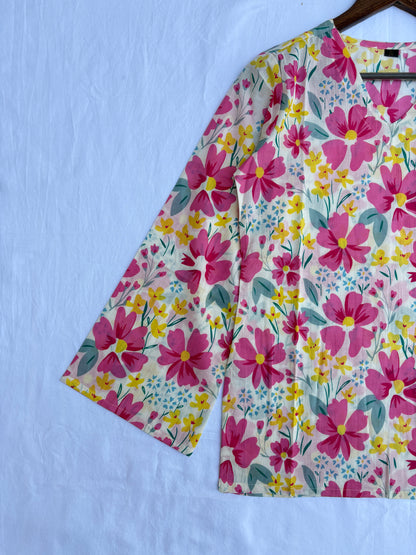 Bell Sleeves स्ट्रैट Top