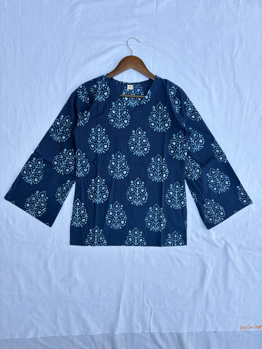 Bell Sleeves स्ट्रैट Top