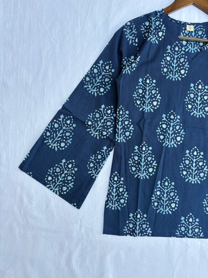 Bell Sleeves स्ट्रैट Top