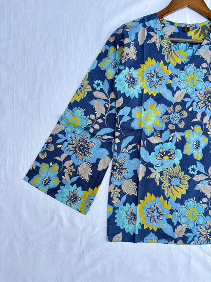 Bell Sleeves स्ट्रैट Top